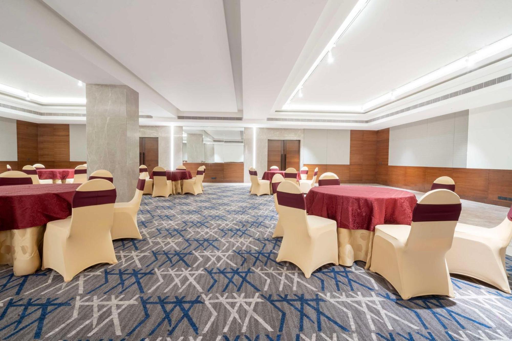 Radisson Hotel Vrindavan Exterior photo
